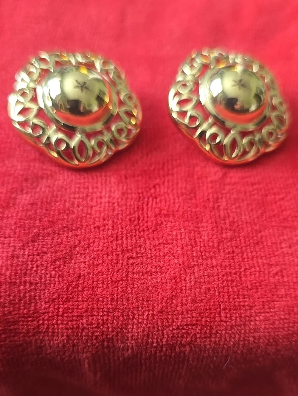 Gold-Tone Filigree Dome Clip Earrings - Unbranded